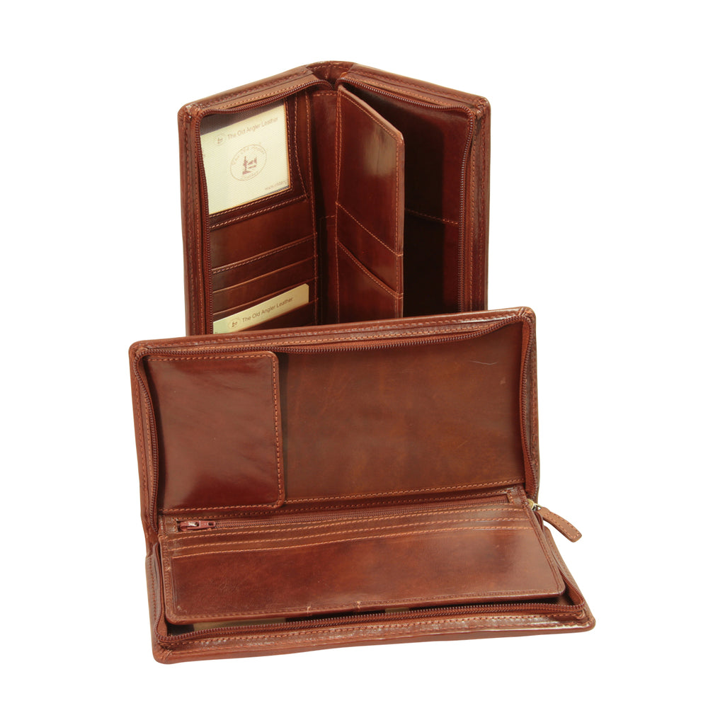 LUSSO Leather travel wallet with ID window