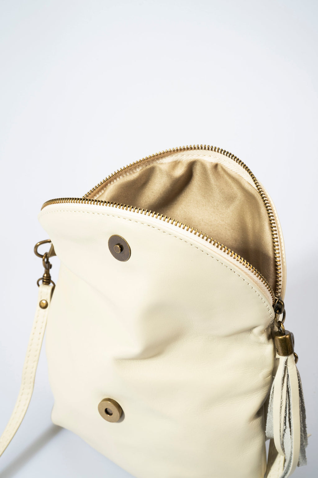 Alessia Made in Italy Full Grain Leather Crossbody Bag – Cream