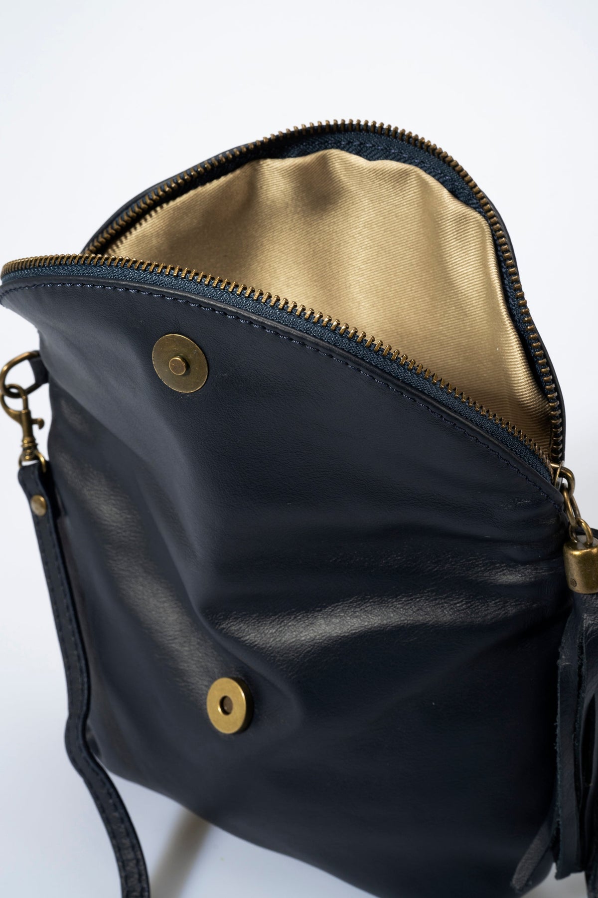 Alessia Made in Italy Full Grain Leather Crossbody Bag – Blue