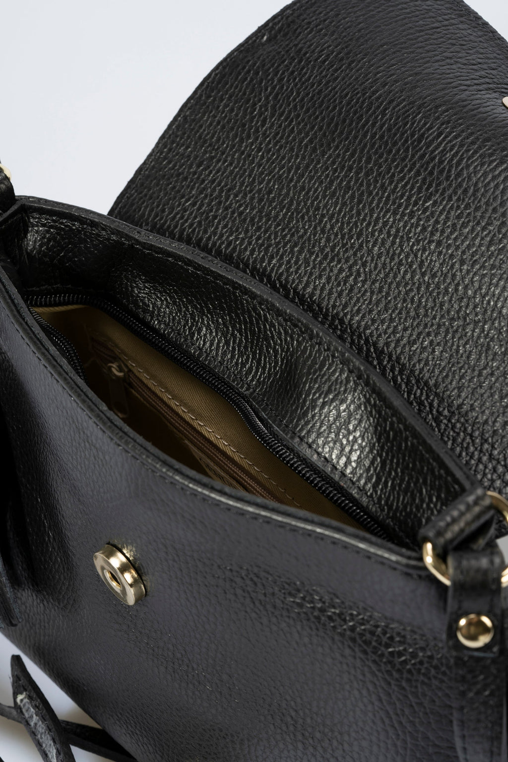 Stella Made in Italy Leather Crossbody Bag – Black