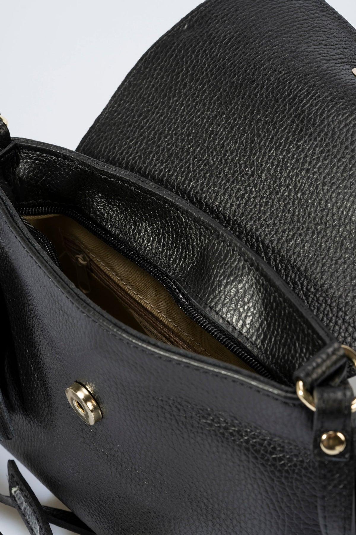 Stella Made in Italy Leather Crossbody Bag – Black