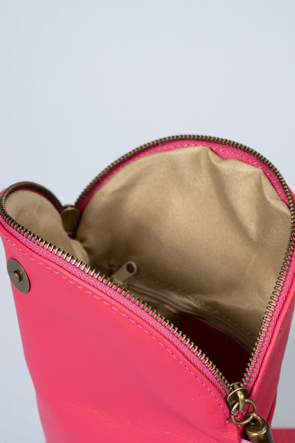 Alessia Made in Italy Full Grain Leather Crossbody Bag – Fuchsia