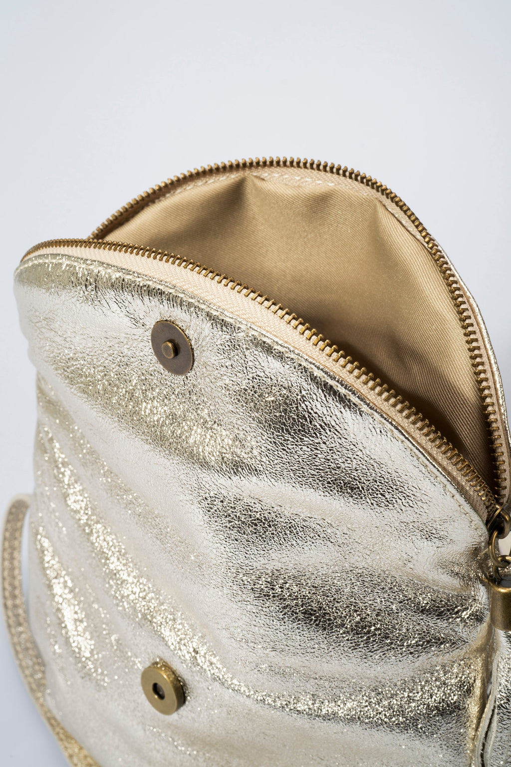 Alessia Made in Italy Full Grain Leather Crossbody Bag – Platinum