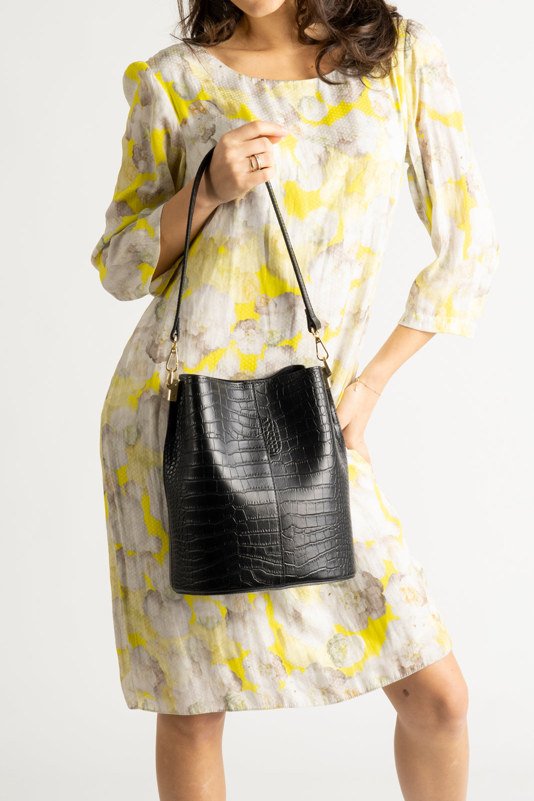 Bianca Made in Italy Leather Shoulder Bag – Black
