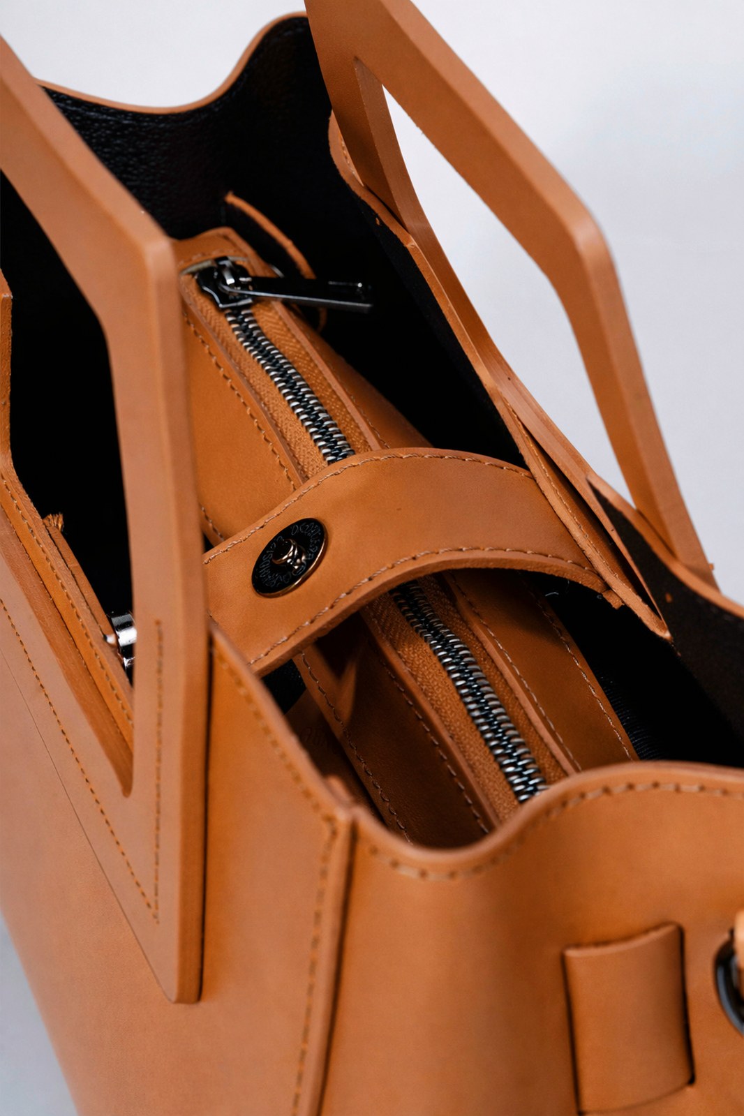 Vittoria Made in Italy Leather Top Handle Handbag – Tan