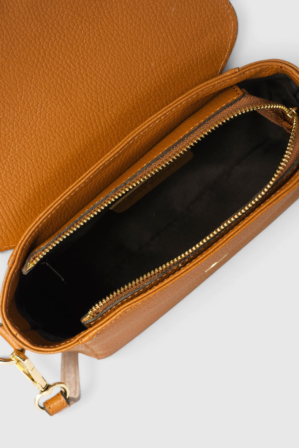 Beatrice Made in Italy Leather Crossbody Bag – Cognac
